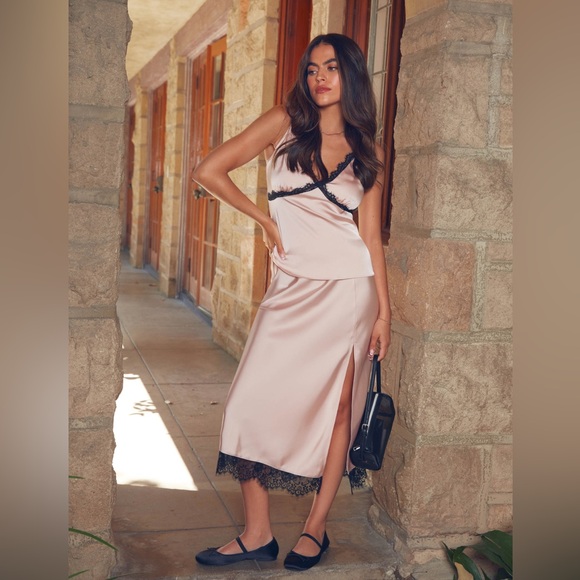 NWT JustFab Elegant Ballerina Pink Women's Satin Skirt With Black Lace Trim - Picture 11 of 11